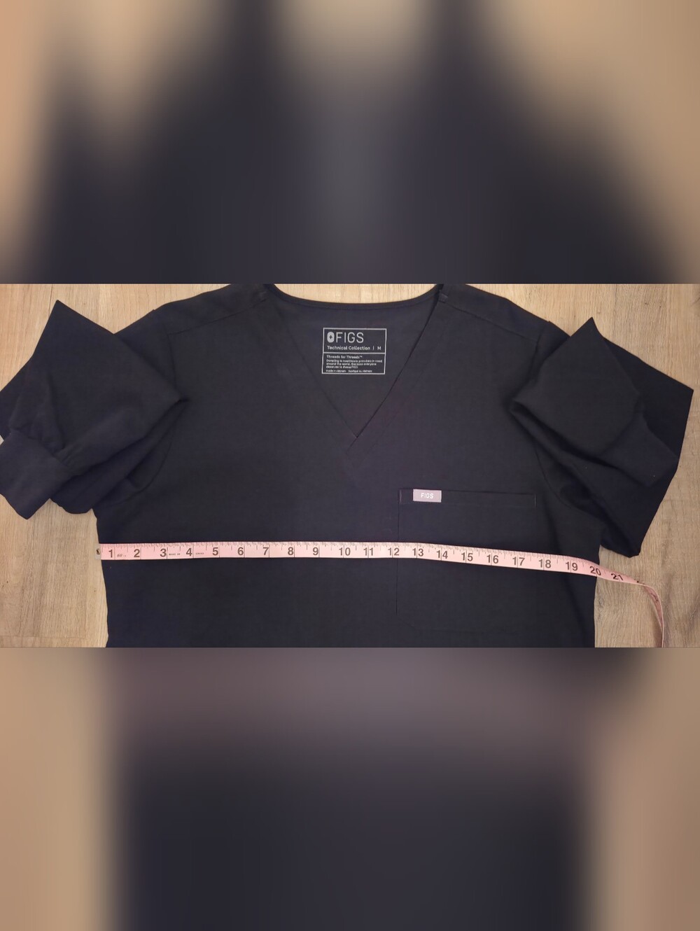 FIGS Technical Collection Long Sleeve One pocket V-Neck Scrub Top - Black M